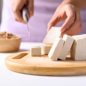 slicing tofu