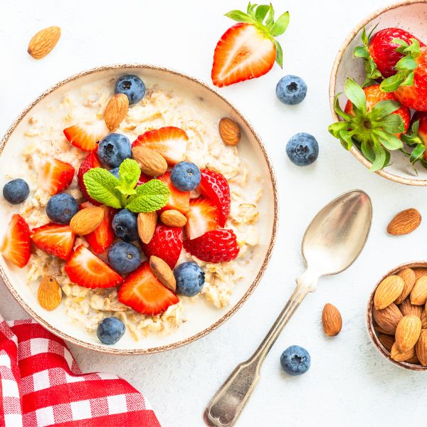 oatmeal with fresh berries and nuts